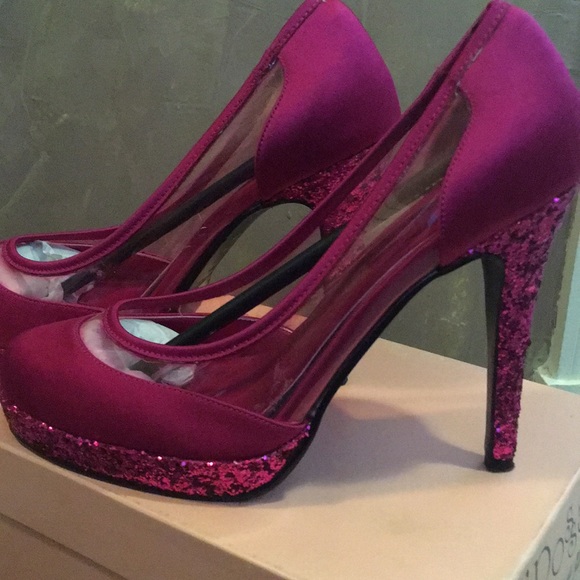 Colin Stuart-Sequin, satin and clear Fuschia Pump - Picture 2 of 3